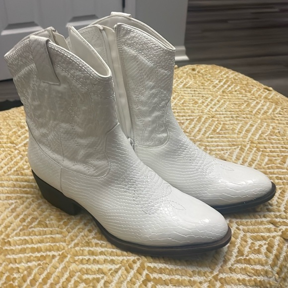 Never worn, will take slightly lower bids - Picture 1 of 3